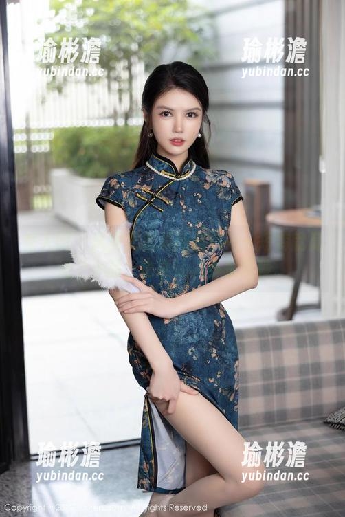 秀人网 - 风景尤美最新图包——短裤就算是个小品，也能让人多呆几秒。