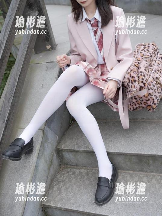紧急企划 - 小恩的撩人夏日：全套写真，直击你的荷尔蒙天线！