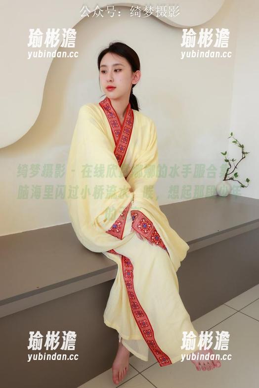 绮梦摄影 - 在线欣赏娜娜的水手服合集，脑海里闪过小桥流水，唉，想起那段少年的无奈。