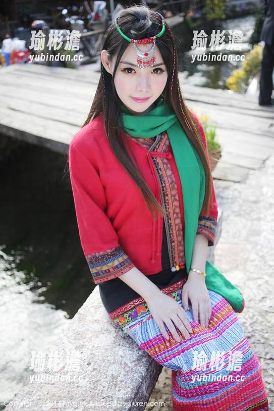 美媛馆 - 小小的惊讶，唐琪儿Beauty的温柔原图更新，透出一点点气泡般的轻松，挺好的！
