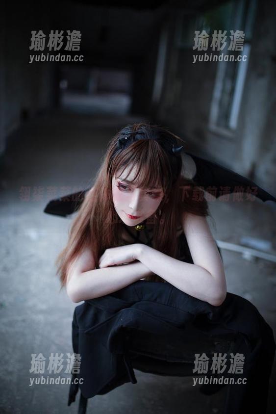 翎柒菜菜的连体衣写真集，下载前请做好心理准备。
