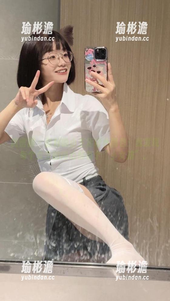 微密圈 - 胜利的小生活粉色图包：我发现每个女生的内心都有个“小女孩”。