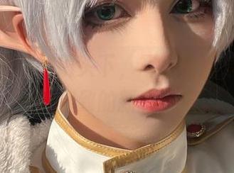 在腥味猫罐的镜头下，写真套图演绎的是一种别致的新年气氛。