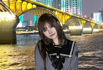 连体衣的绝妙演绎—芊芊酱w的写真合集，保证让你多看几眼！