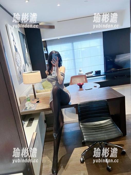 微密圈 - 说实话，葛征的圣诞写真，能把所有的假日气氛都装进一张图里。