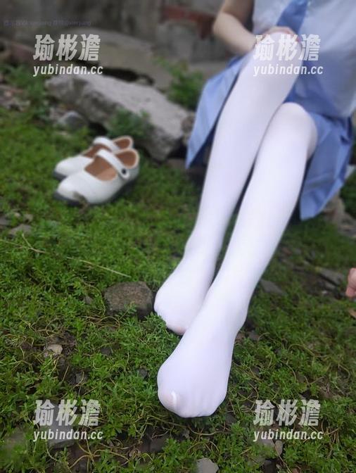 点击西尔酱合集，超薄背心和白色吊带袜的神奇搭配，六感都充实了哦！