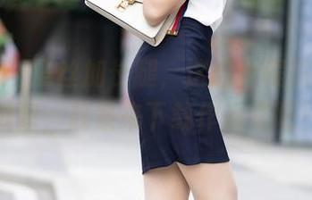 语画界 – 黑丝加长腿，这组合程程程玩得很溜，赶紧来下载作品集吧！