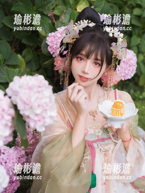 不要眨眼！贰加六的恶女花魁图册，免费中如梦似幻！