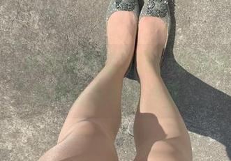 微密圈 – 妹妹的灵魂出窍，雅雅的气质呀写真合集不怕冷场。