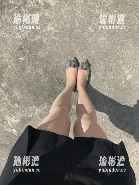 微密圈 - 妹妹的灵魂出窍，雅雅的气质呀写真合集不怕冷场。