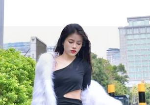 魔镜街拍高清原图，蕾丝小姐姐出没，拿好你的眼睛，别掉了！